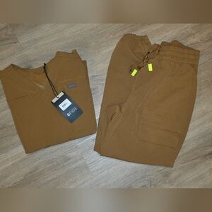 Figs Women's Scrub Set - Scrub Top & Cargo Pants